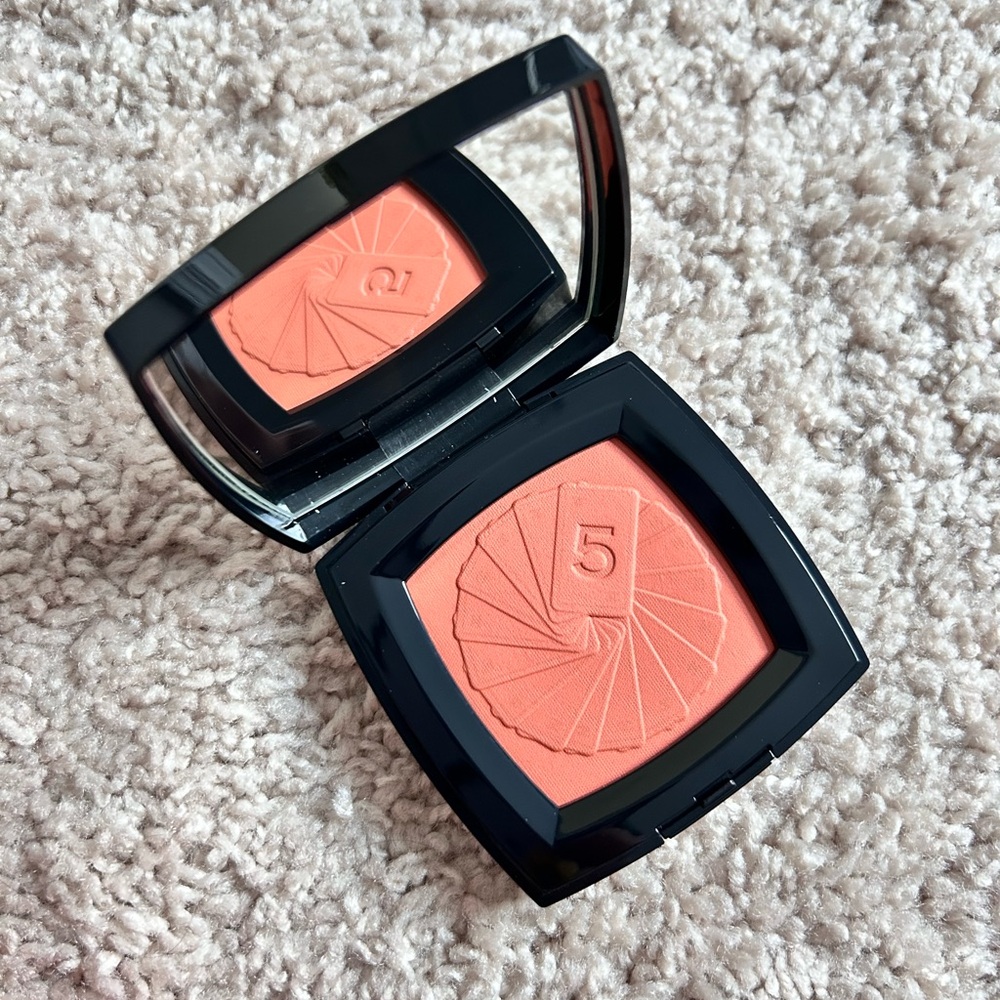 Limited edition) Les Tarots de Chanel matte powder blush